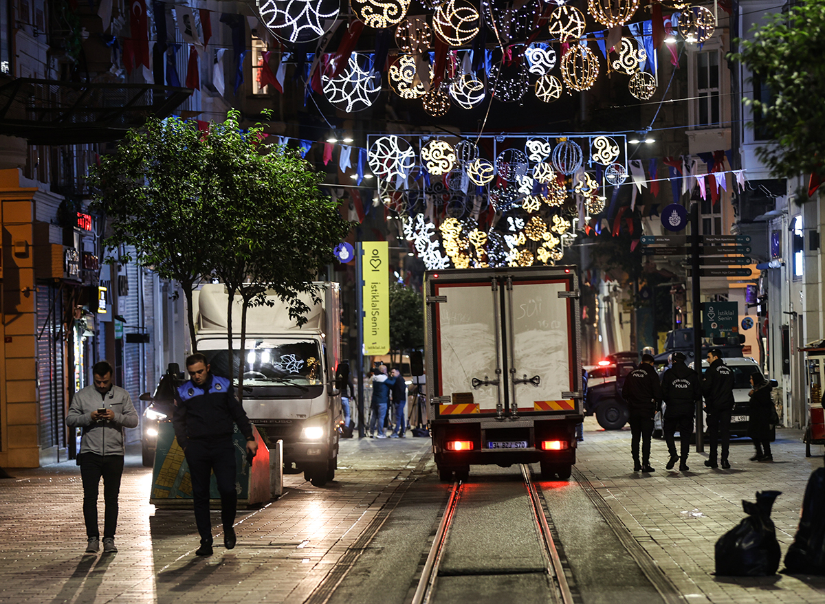 aa-20221114-29433398-29433395-istiklal-caddesi-yeniden-yaya-trafigine-acildi-copy.jpg