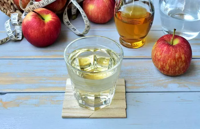 apple-cider-vinegar-and-water-jpg