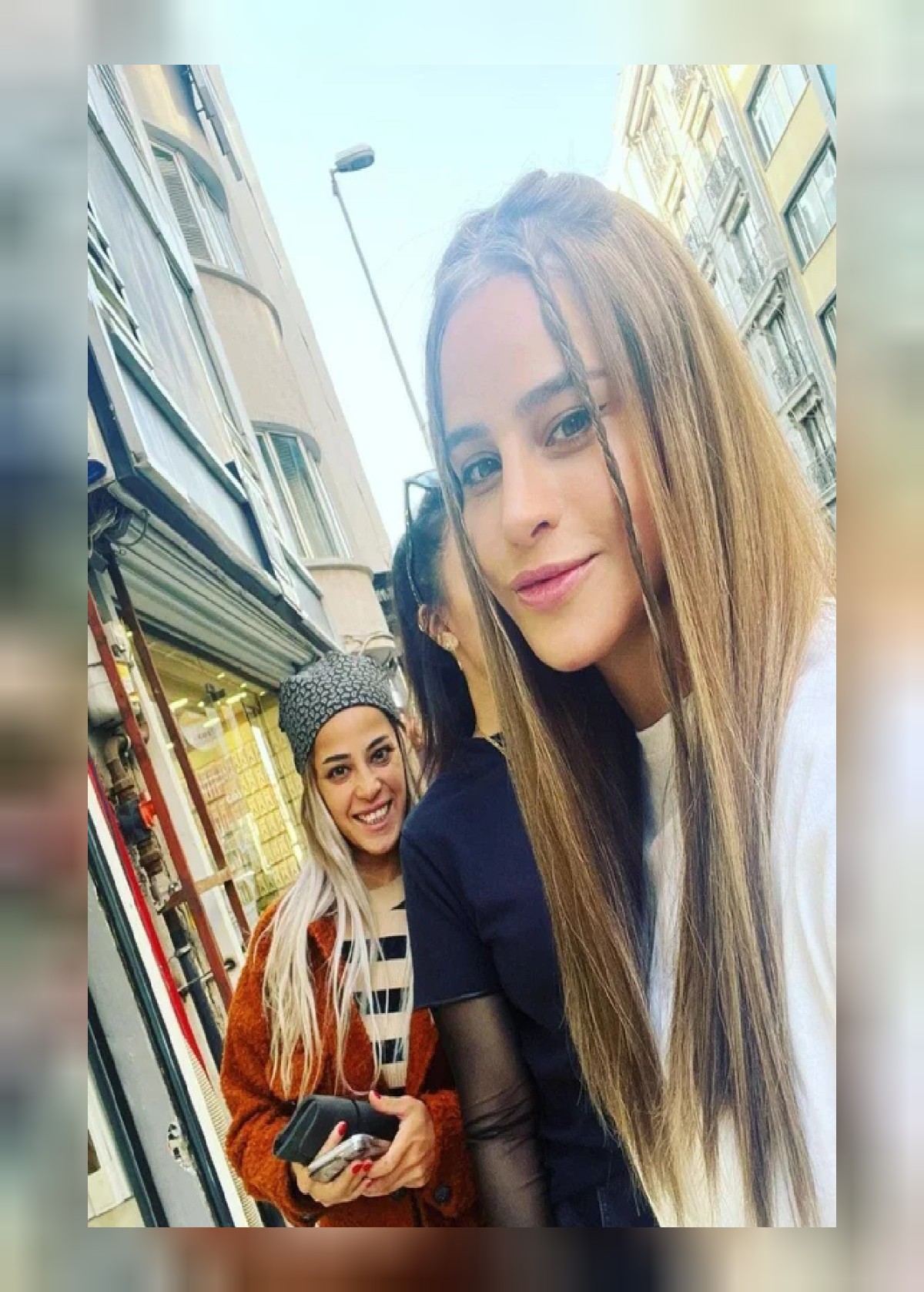 Büşra Pekin sarışın oldu