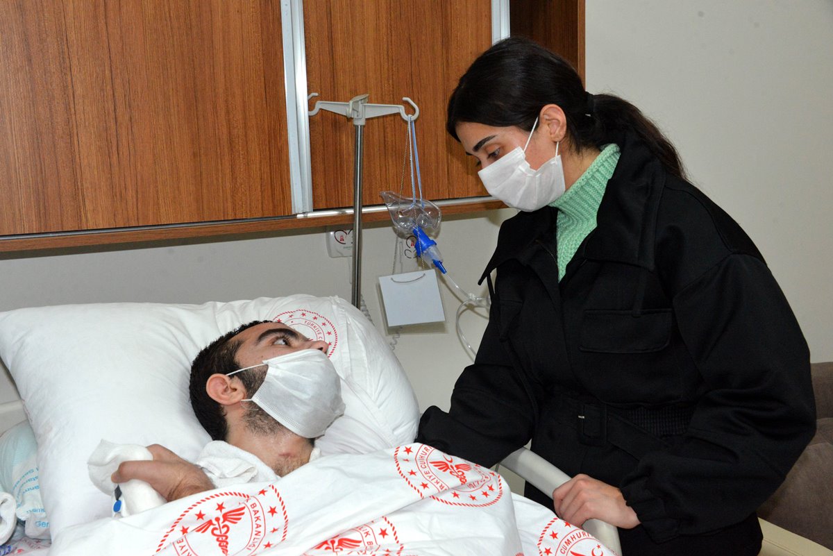 hollandali-doktorlarin-umidi-kestigi-genc-turkiyede-tedavi-ediliyor-3