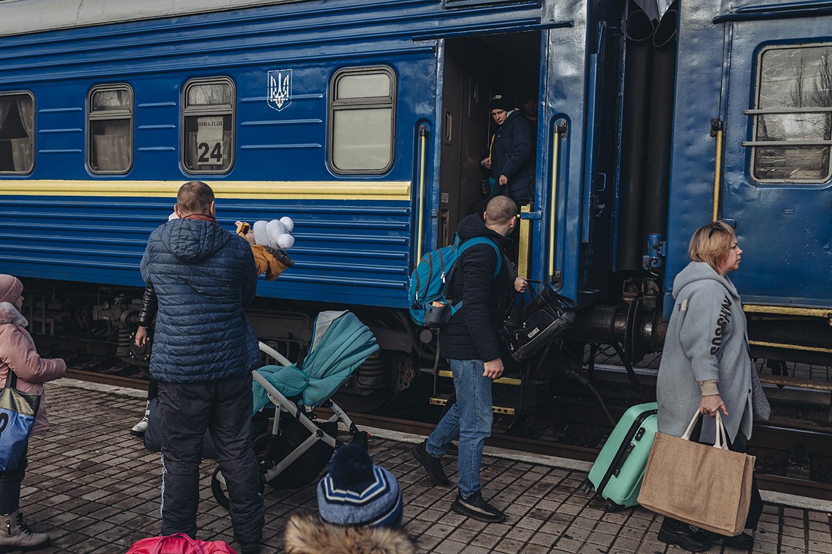 aa-20221121-29501225-29501206-ukraynanin-donbas-kentinden-tahliye-edilen-siviller