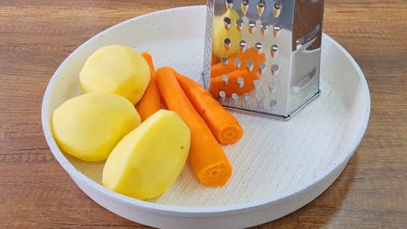 patates-ve-havuc-ile-enfes-corek-tarifi