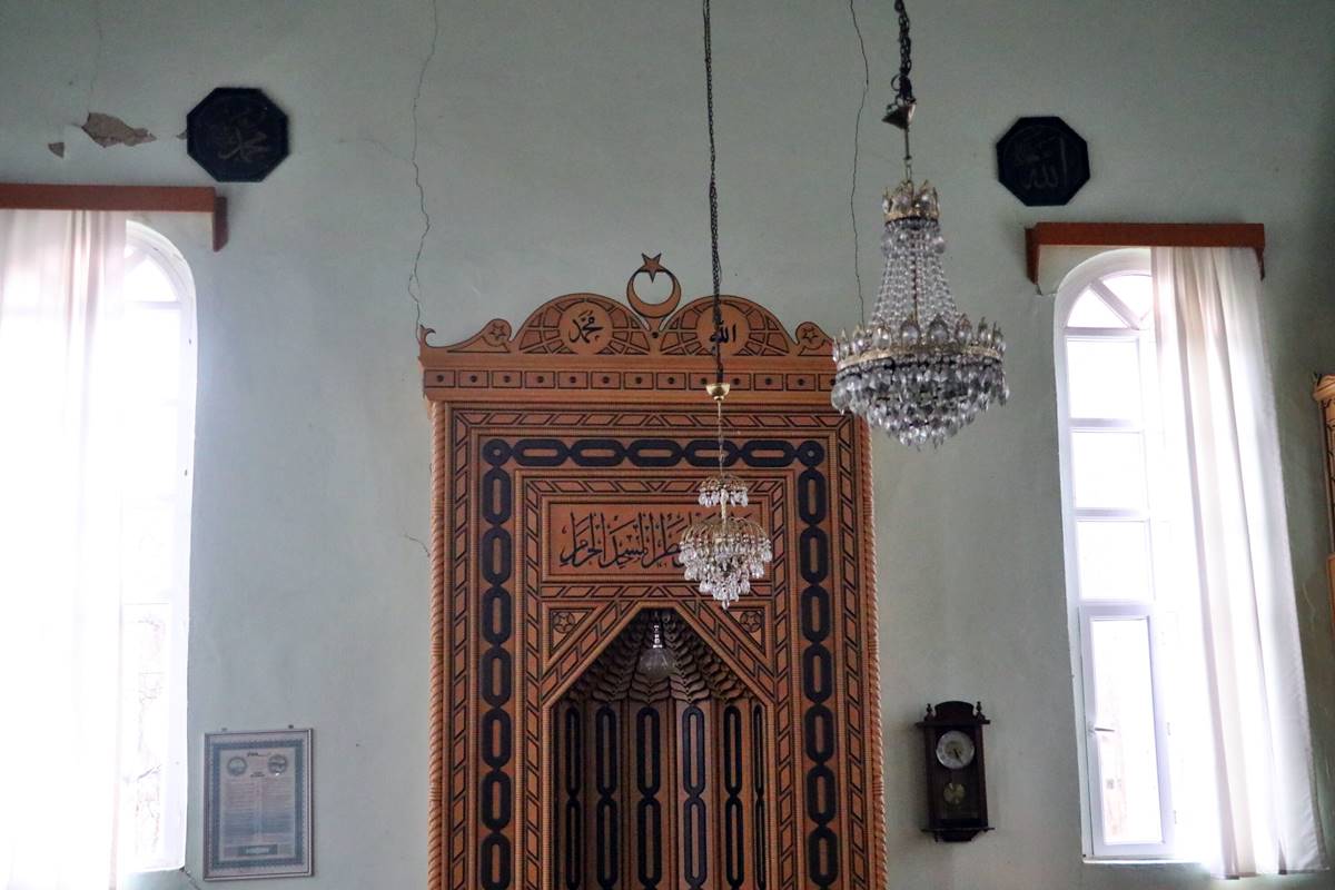 duzce-depremi-hasarli-binalar-4