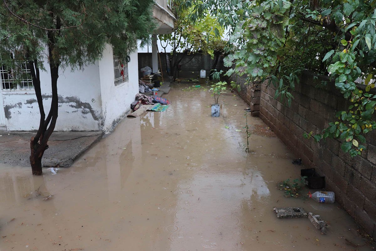 mardin-ve-sirnakta-saganak-evleri-su-basti-1220-dhaphoto3