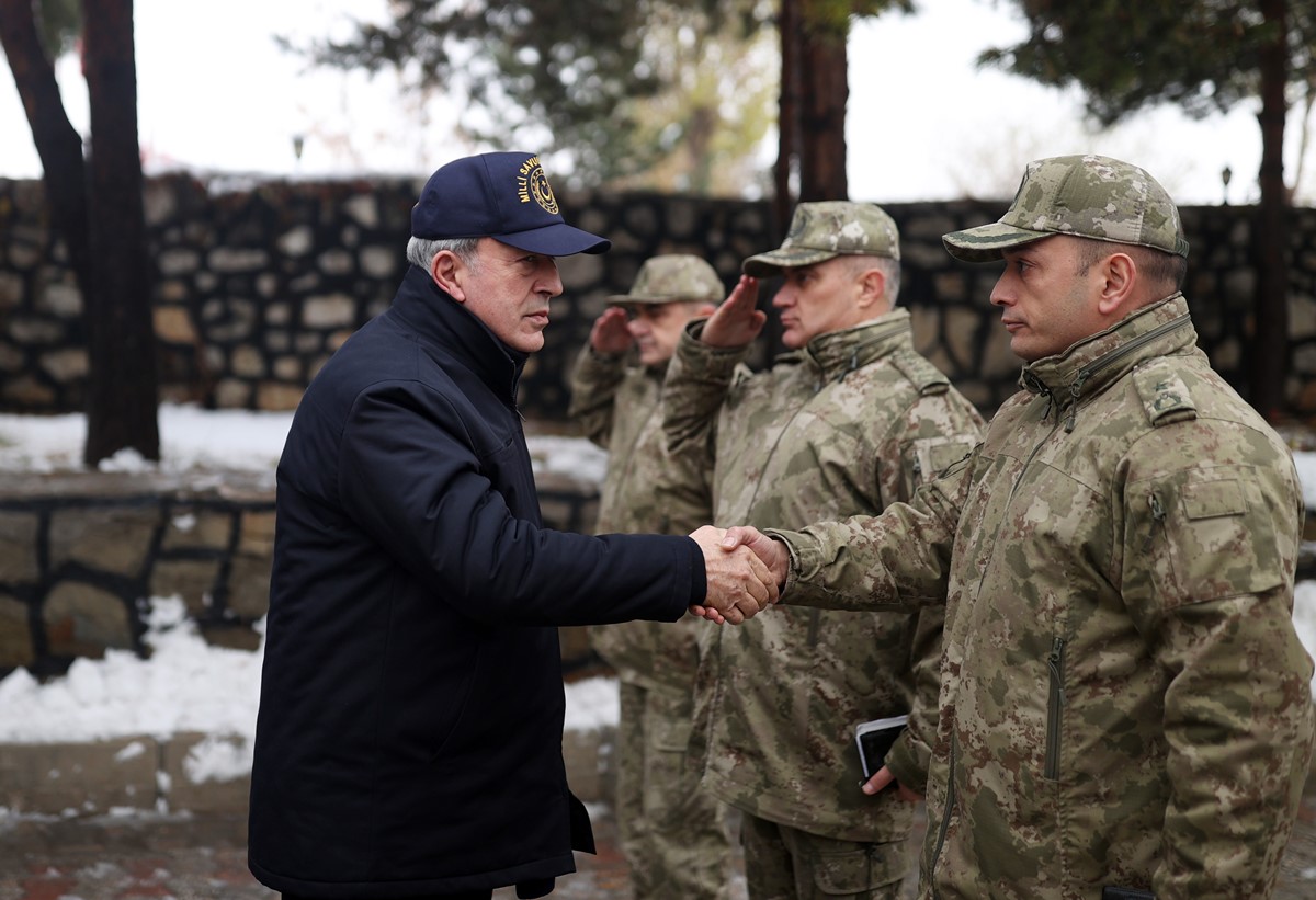 bakan-akar-irak-sinirindaki-birliklerde-inceleme-1