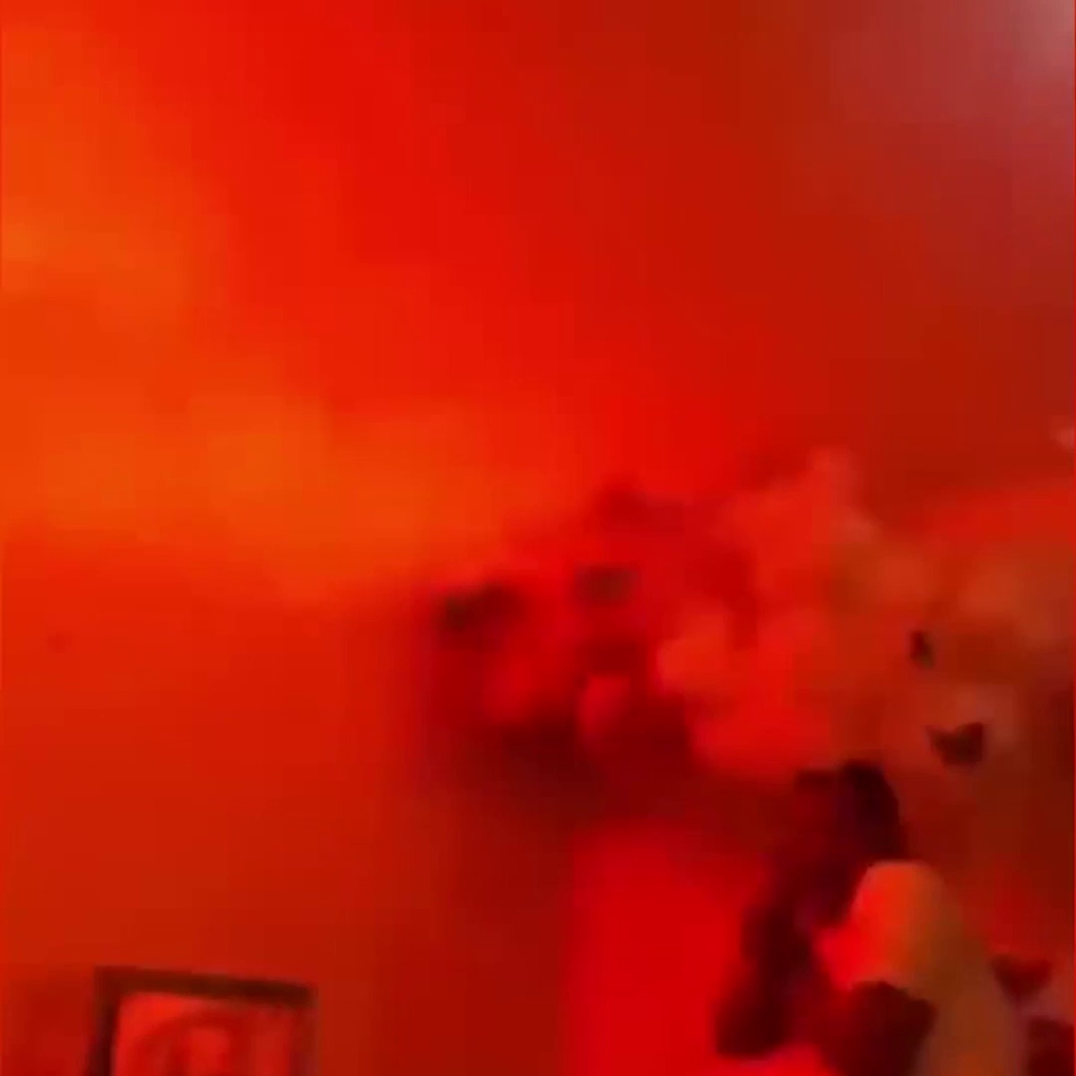 cinsiyet-partisinde-helyum-dolu-balon-alev-aldi-5