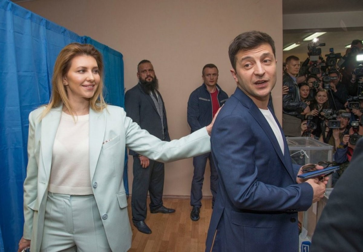 volodimir-zelenskiy-evli-mi-esi-kim