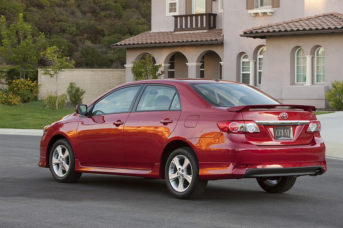 2011-toyota-corolla-sedan-image-015-1600