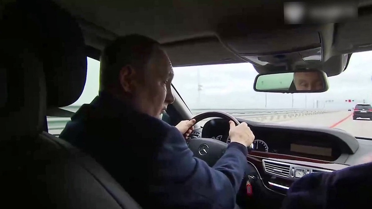 putin-ukraynanin-vurdugu-kerc-kirim-koprusunden-arabasiyla-gecti-2