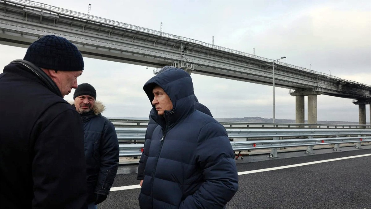 putin-ukraynanin-vurdugu-kerc-kirim-koprusunden-arabasiyla-gecti-4