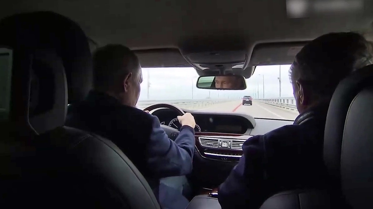 putin-ukraynanin-vurdugu-kerc-kirim-koprusunden-arabasiyla-gecti-5