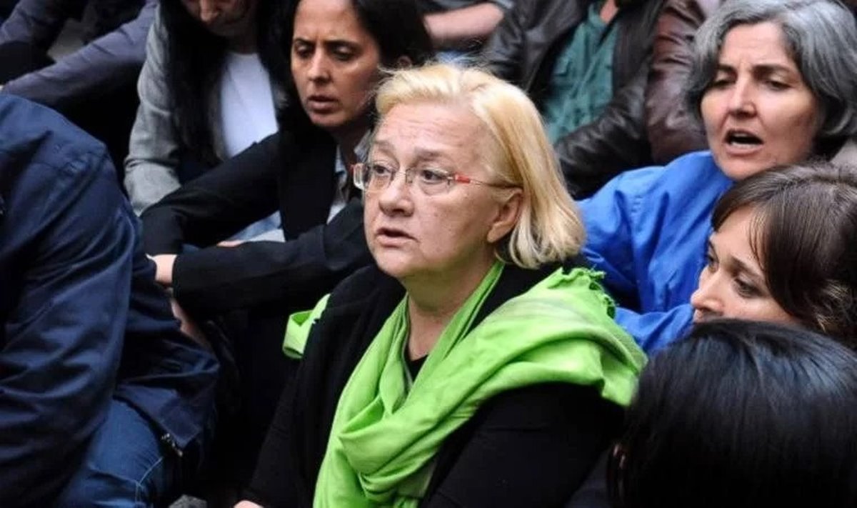 mucella-yapici-kelepceli-muayene-4