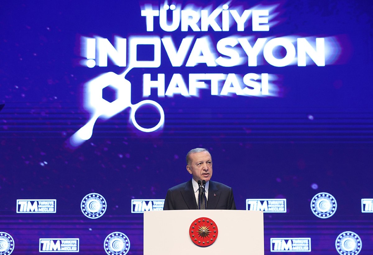 aa-20221212-29715948-29715942-cumhurbaskani-erdogan-inovalig-sampiyonlari-odul-torenine-katildi
