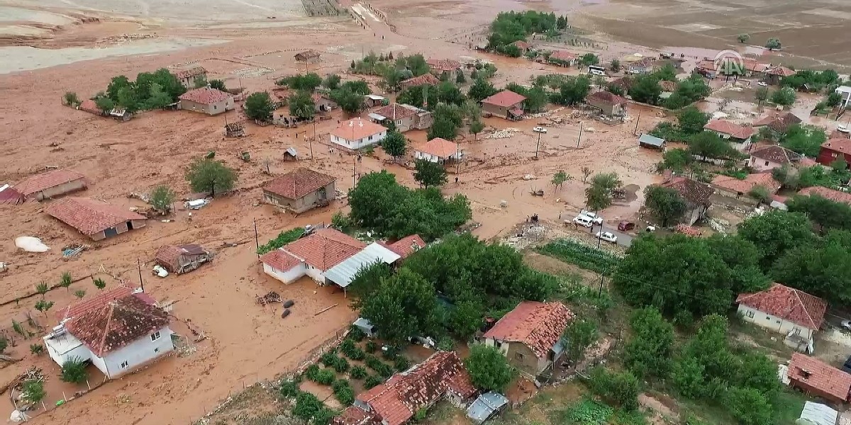 Antalya sular altında kaldı