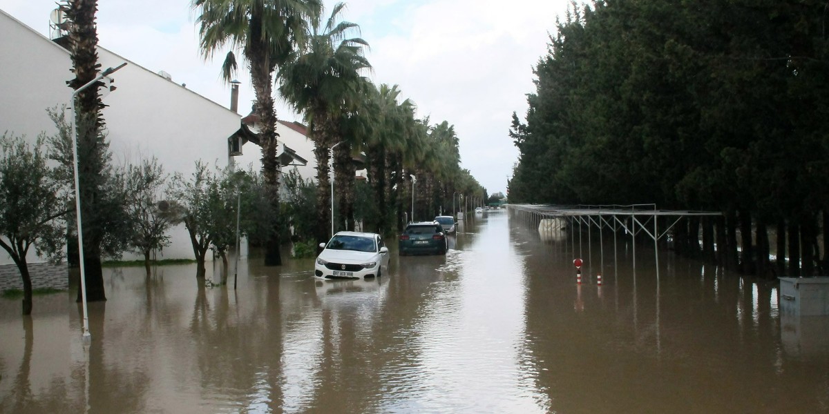 Antalya'da sel zararı