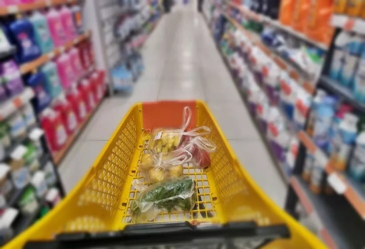 büyük zincir marketlerinde sabit fiyat yüzde 50 indirim