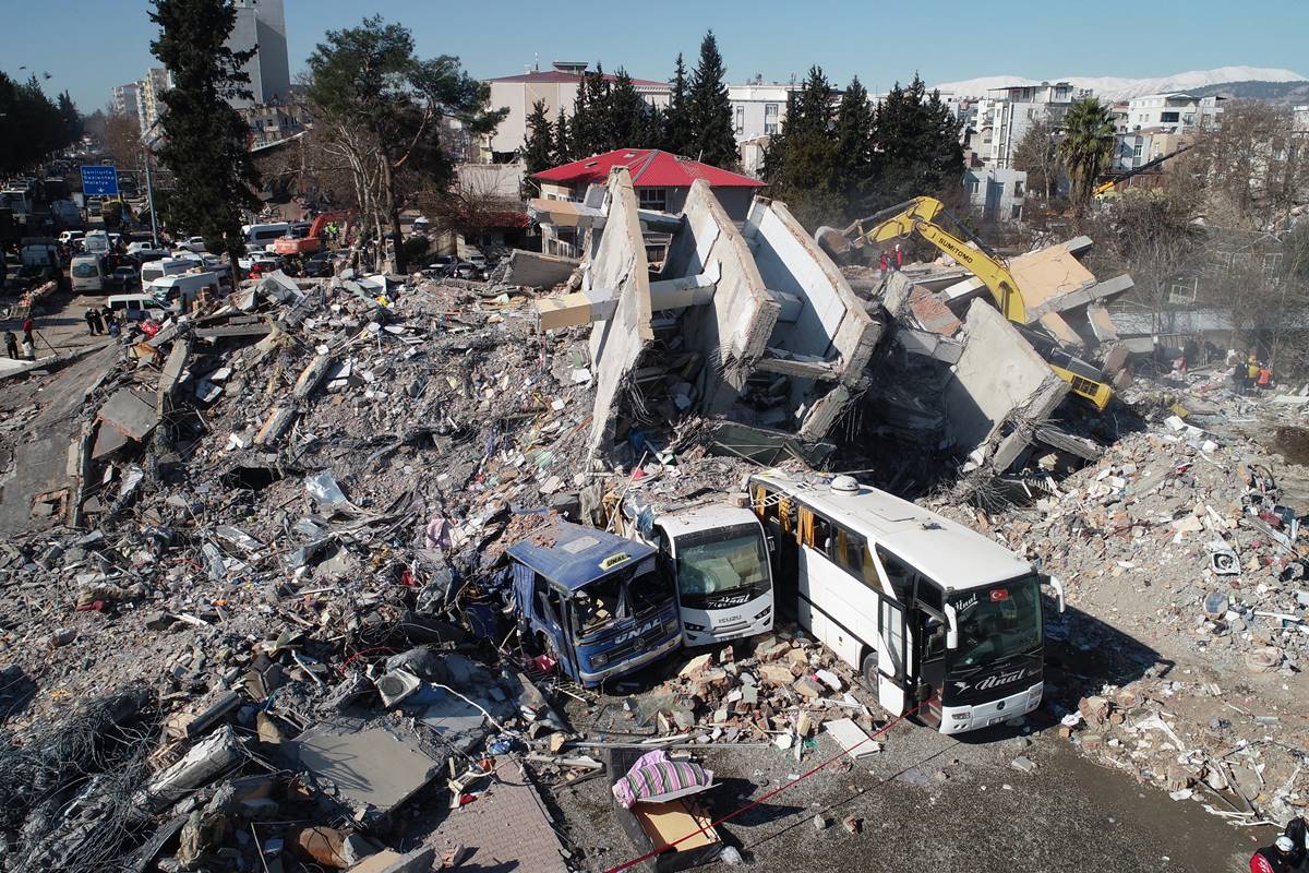 depremde-binalar-neden-yikiliyor-3