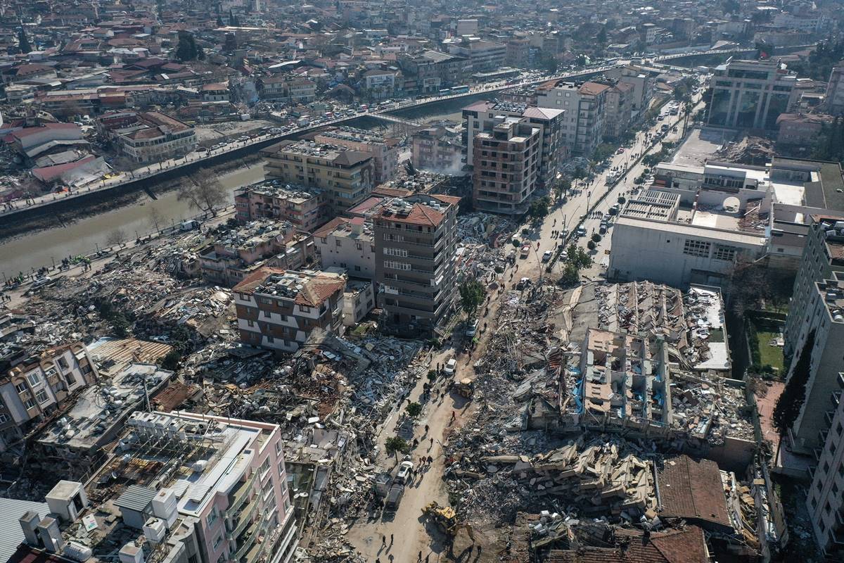 depremde-binalar-neden-yikiliyor-4