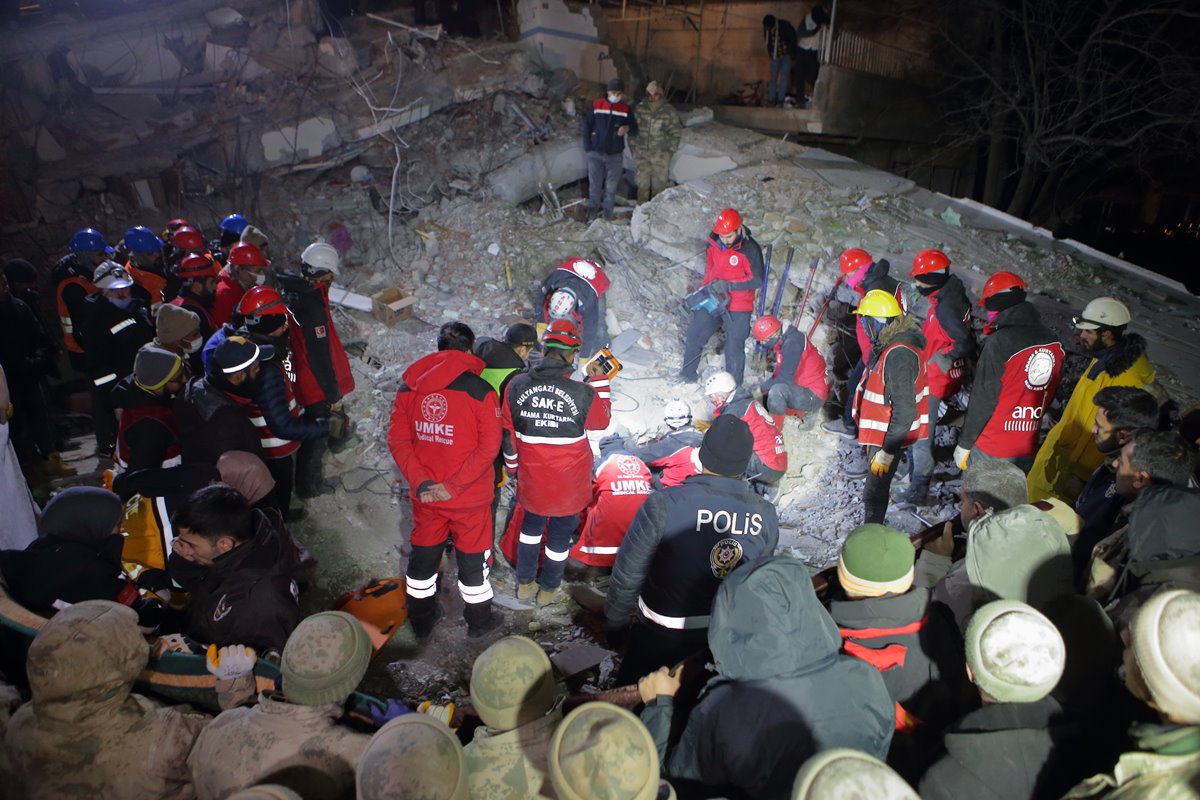 depremde-binalar-neden-yikiliyor-6