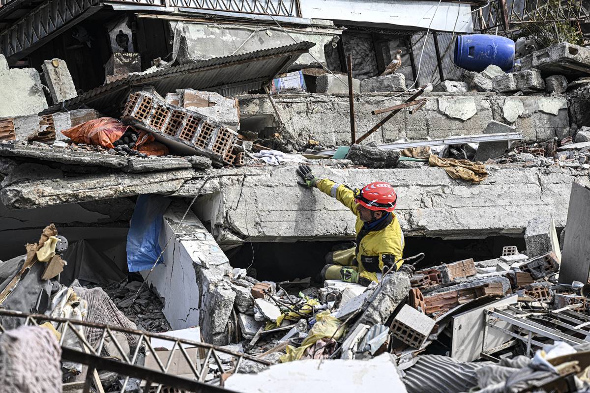 deprem-arama-kurtarma-calismalari-5