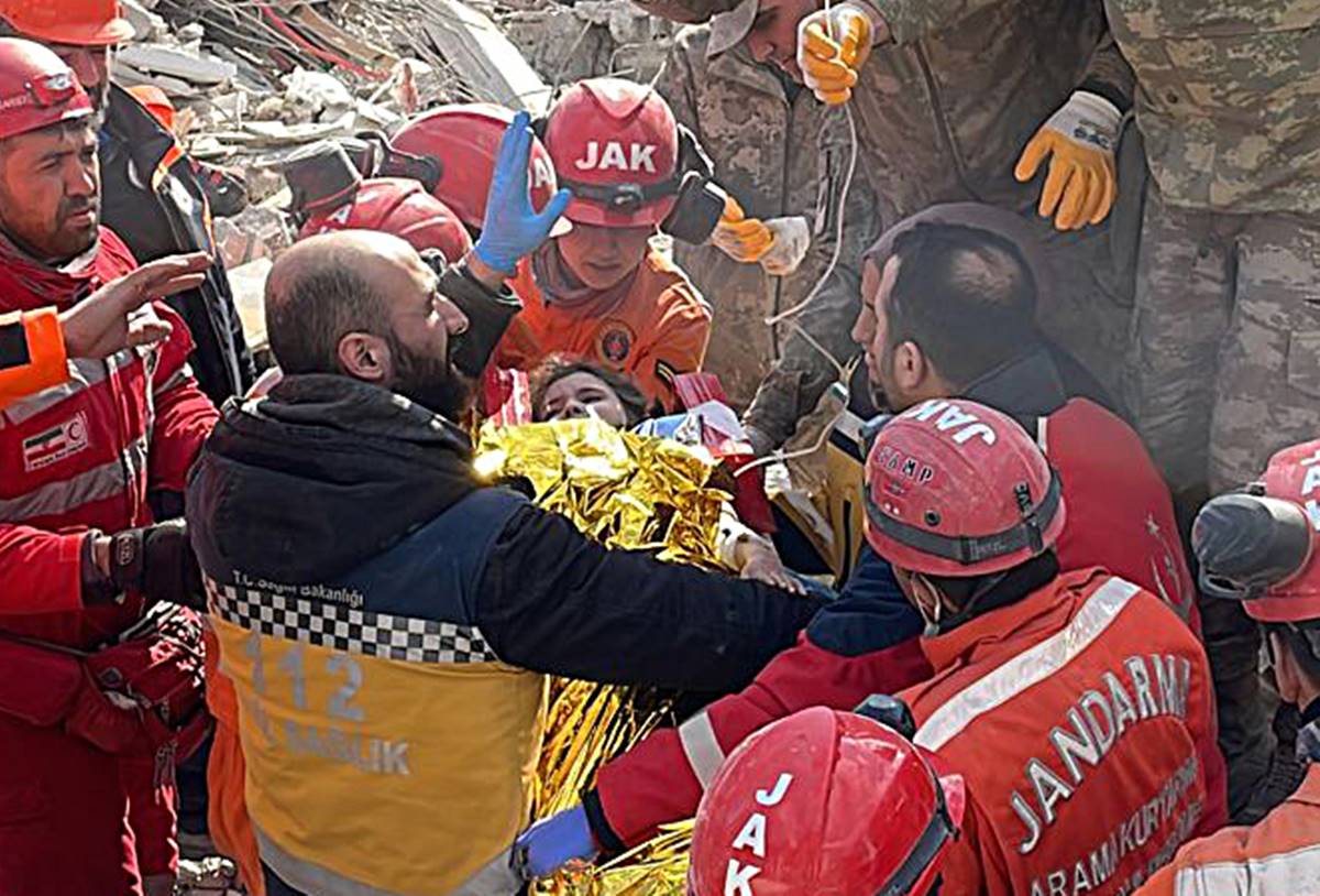 deprem-arama-kurtarma-calismalari-6