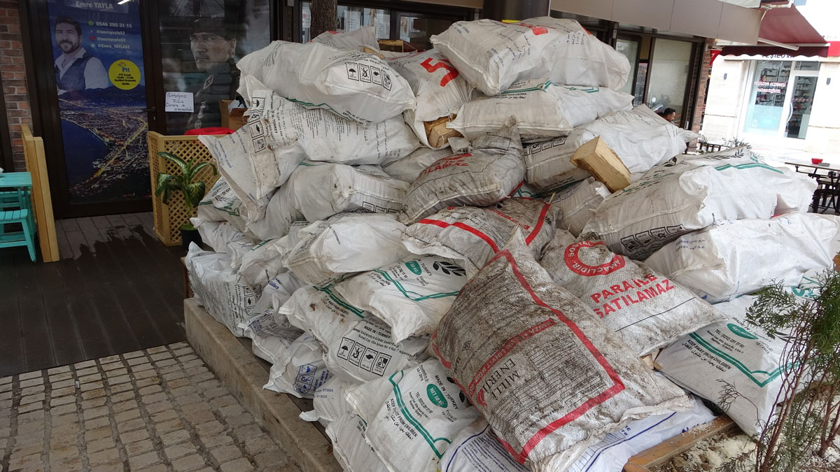 depremzedeler-icin-olan-yorgani-caldi