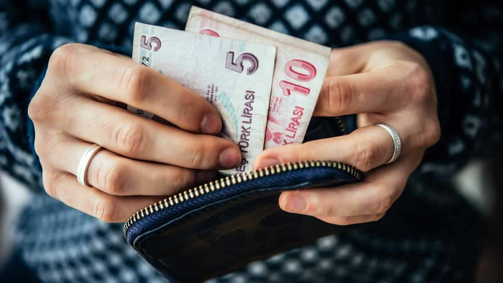 28521rjozgiog-aclik-siniri-ekonomi-lira