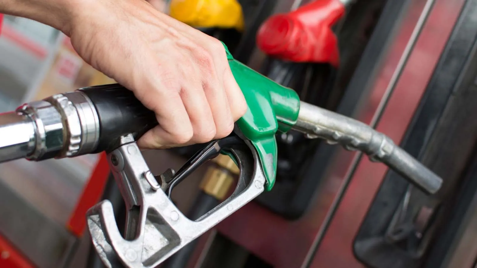 akaryakitta-zam-pompaya-yansidi-iste-guncel-fiyatlar-hkki