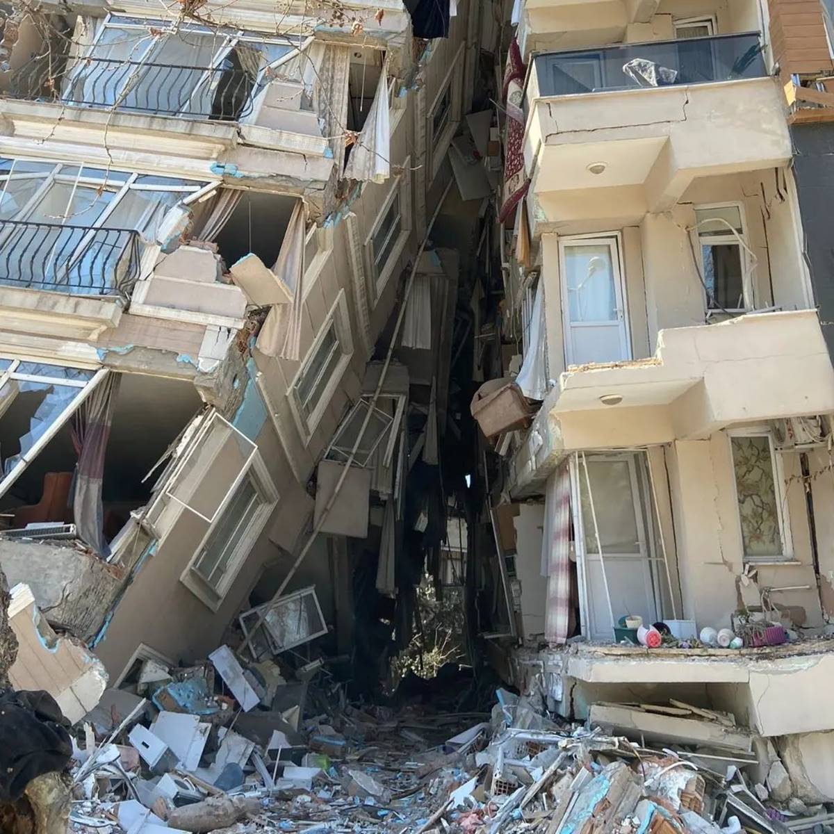 yikilan-binalarin-muteahhitleri-3