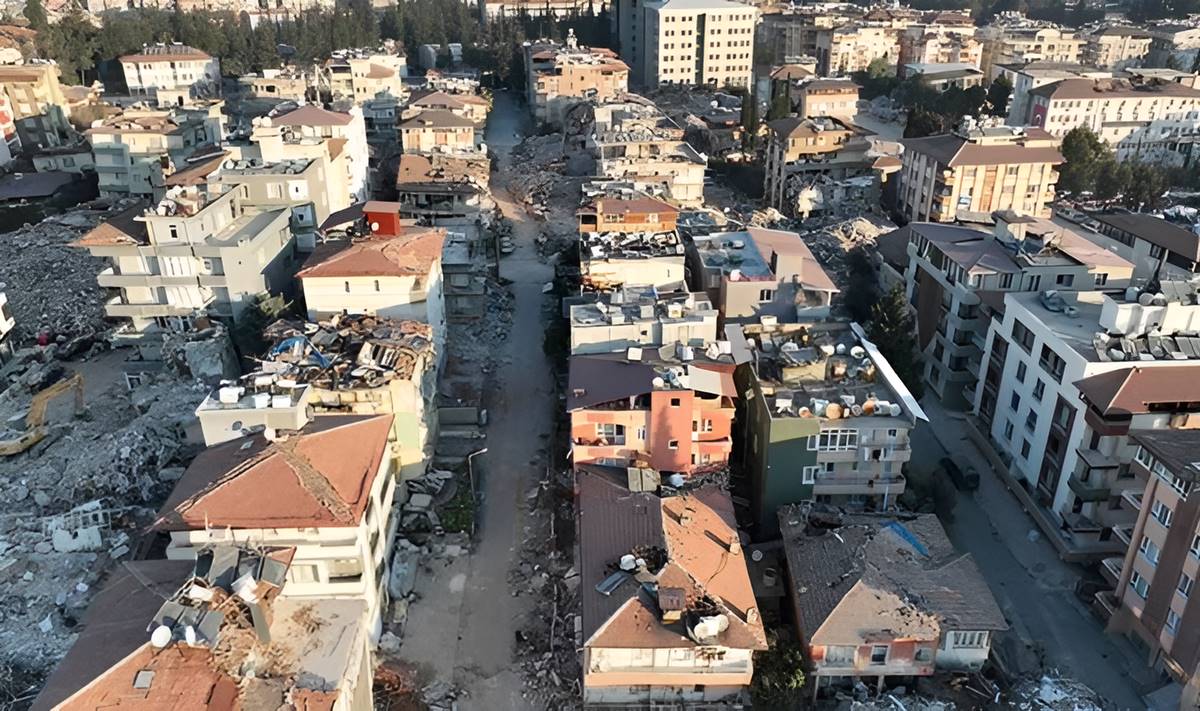 yikilan-binalarin-muteahhitleri-4