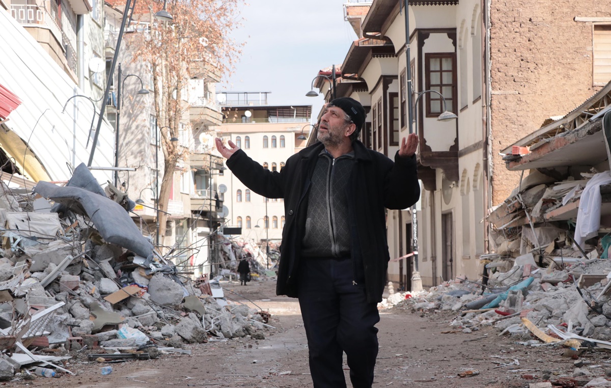 tarihi-beskonaklar-dimdik-ayakta-ayni-sokaktaki-diger-binalar-yikildi-5