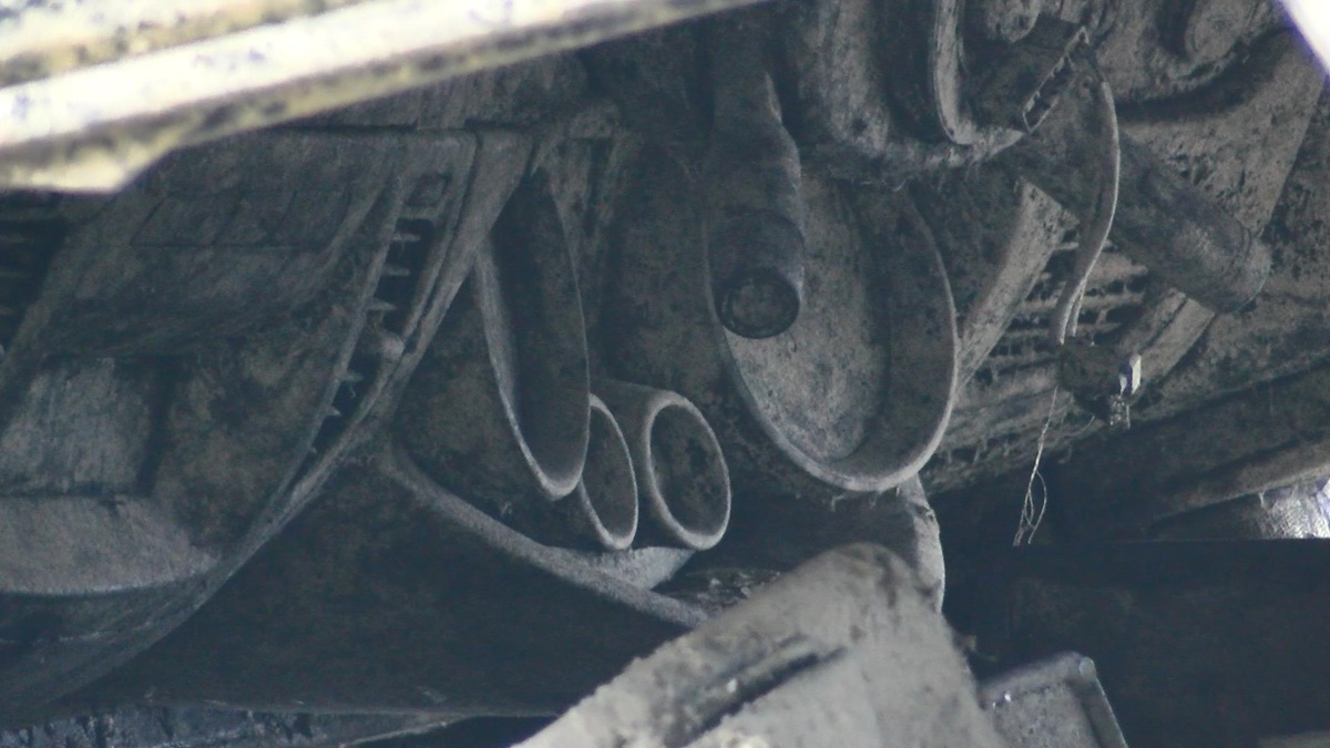 alibey-barajinda-su-cekilince-otomobil-ortaya-cikti-6