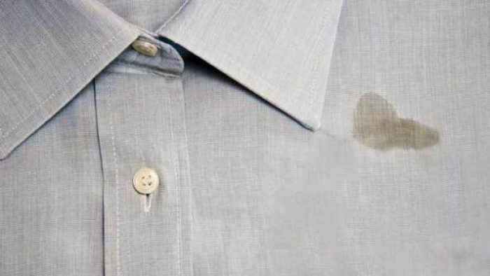 kiyafetlerdeki-yag-lekeleri-nasil-cikar
