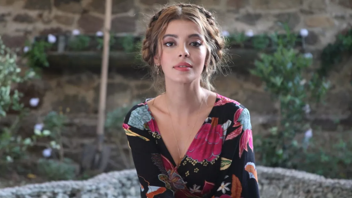 selin-sekerciden-hazal-kayaya-dogum-gunu-paylasimi-beni-en-mutlu-teyze-yaptin