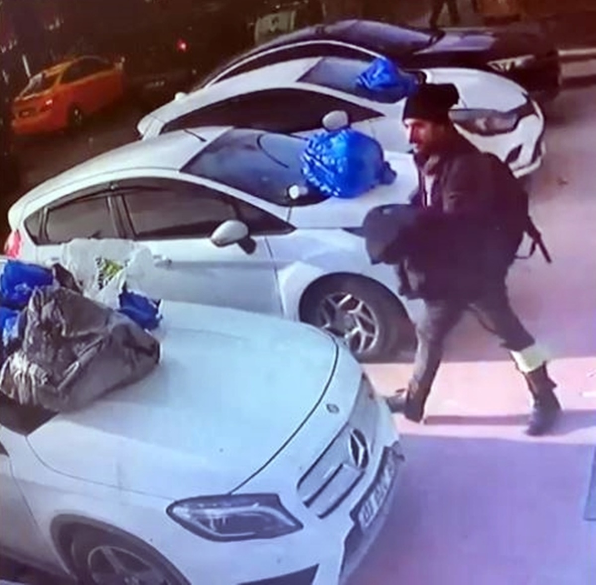 arabalarin-uzerine-cop-dokup-cizdi-1