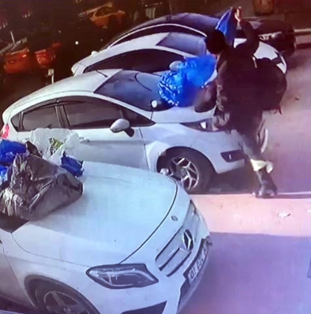 arabalarin-uzerine-cop-dokup-cizdi-2