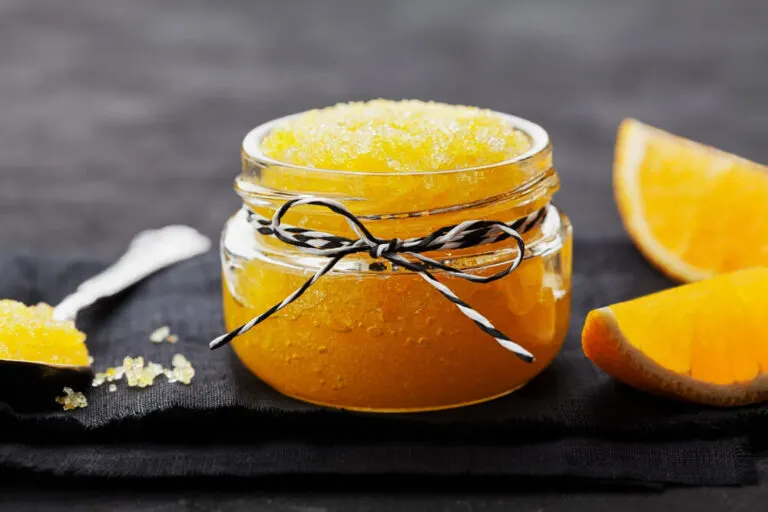 fresh-orange-body-scrub-using-coconut-oil-and-sugar-768x512-jpg