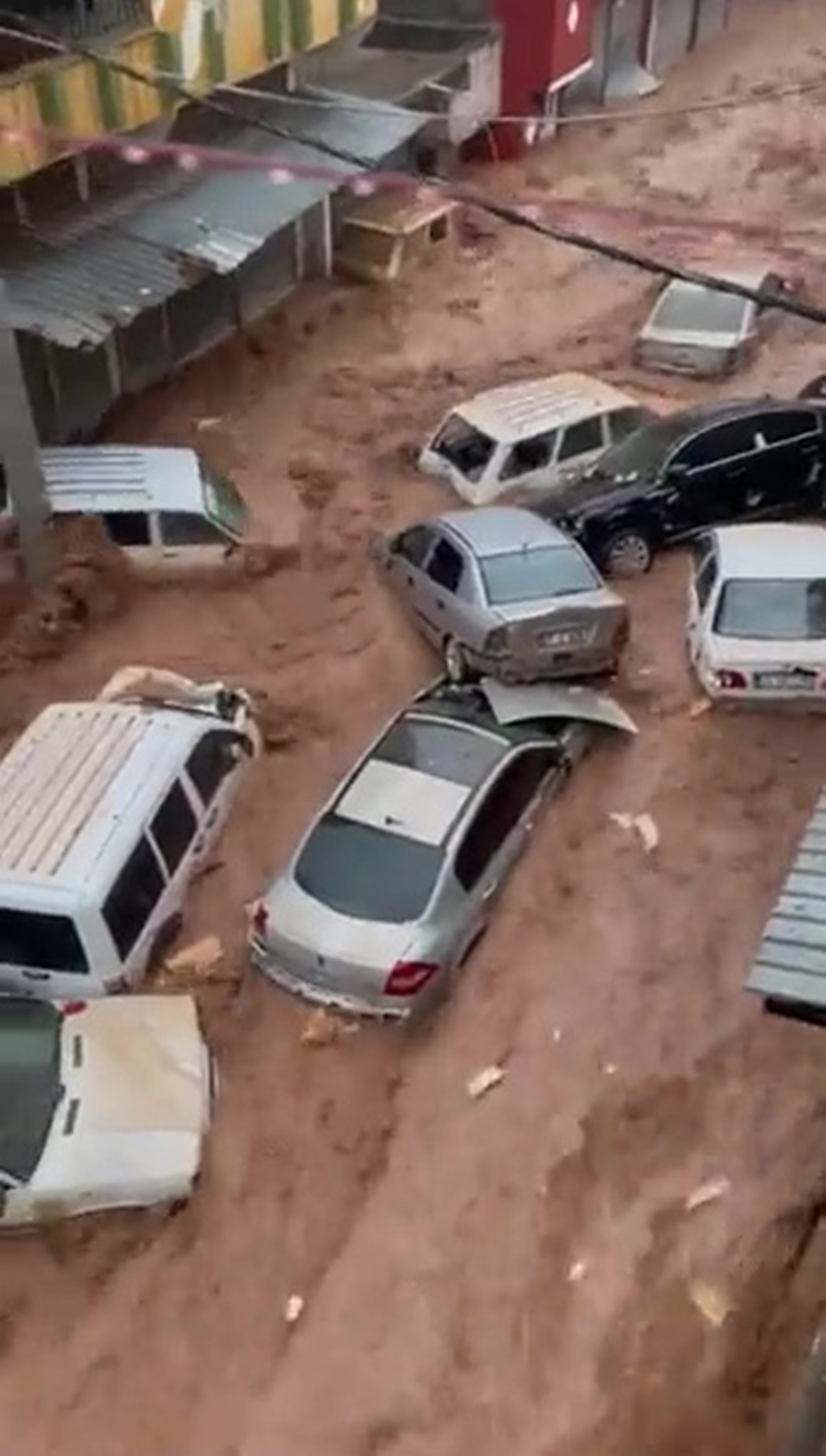 sanliurfa-sel-felaketi-yilan-1