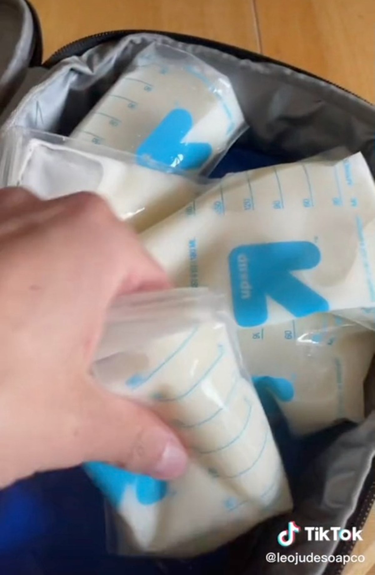 anne-sutunden-sabun-yapti-6