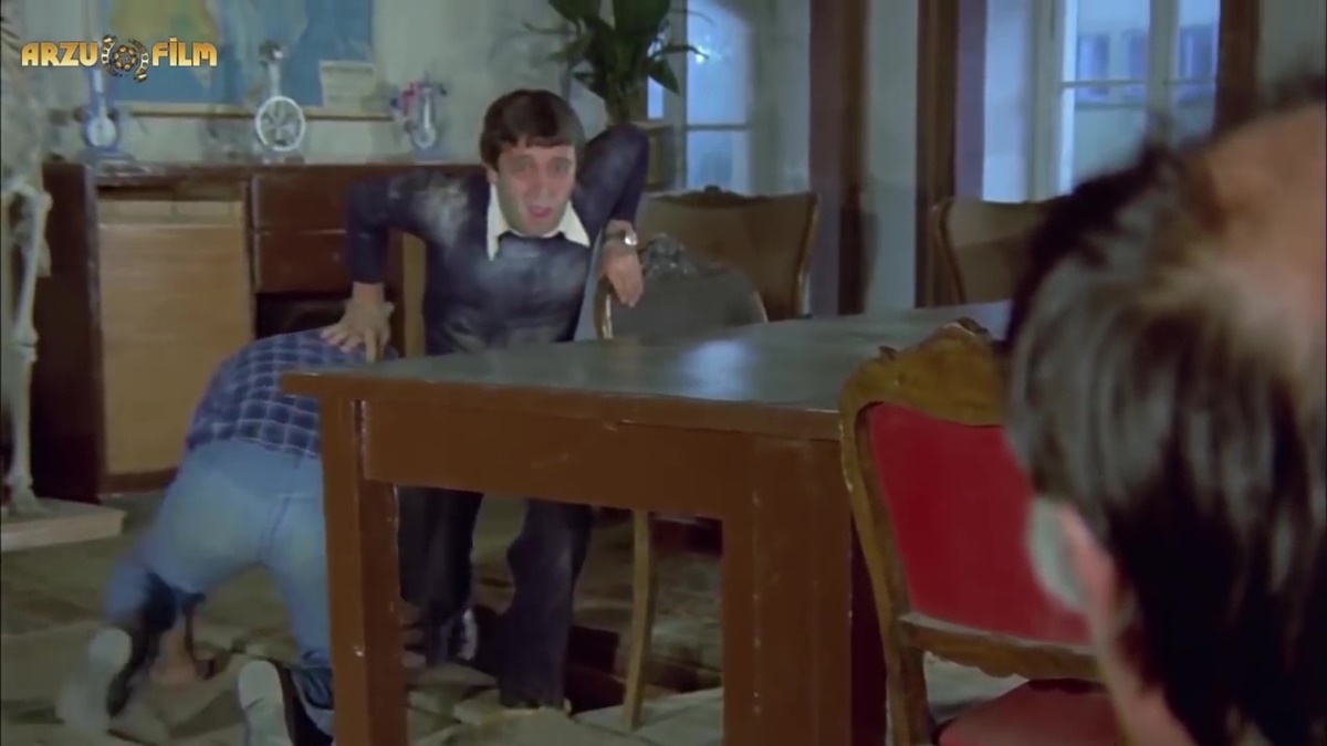 hababam-sinifi-tunel-sahnesi-1