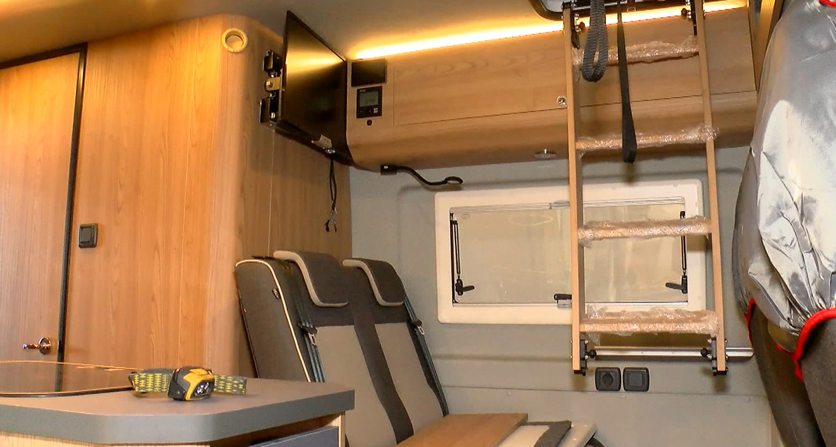 depremlerin-ardindan-istanbulda-karavanlara-ilgi-artti-7696-dhaphoto4-copy