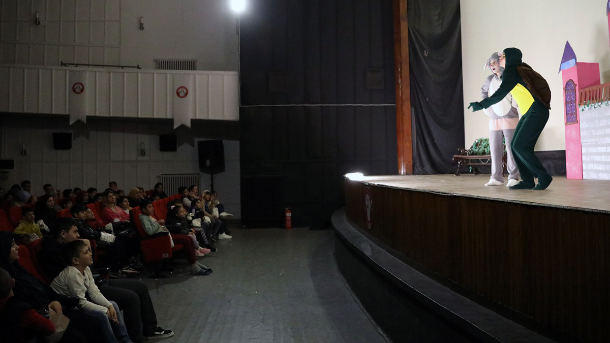 mentese-belediyesi-depremzede-cocuklara-moral-oldu-2