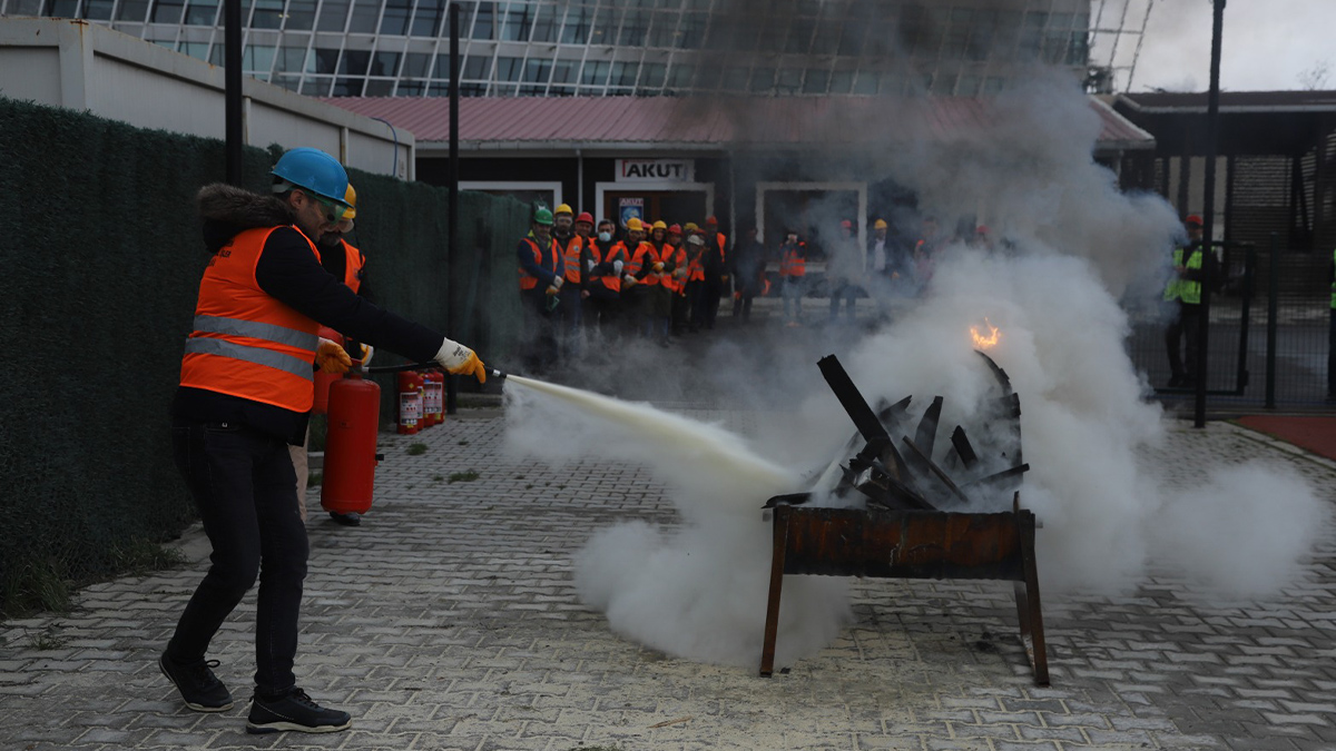 kartal-belediyesi-personelini-olasi-afetlere-hazirliyor-4