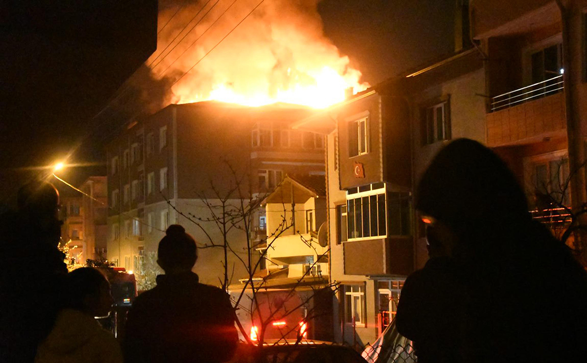 tekirdagda-5-katli-binada-yangin-1874-dhaphoto5-copy