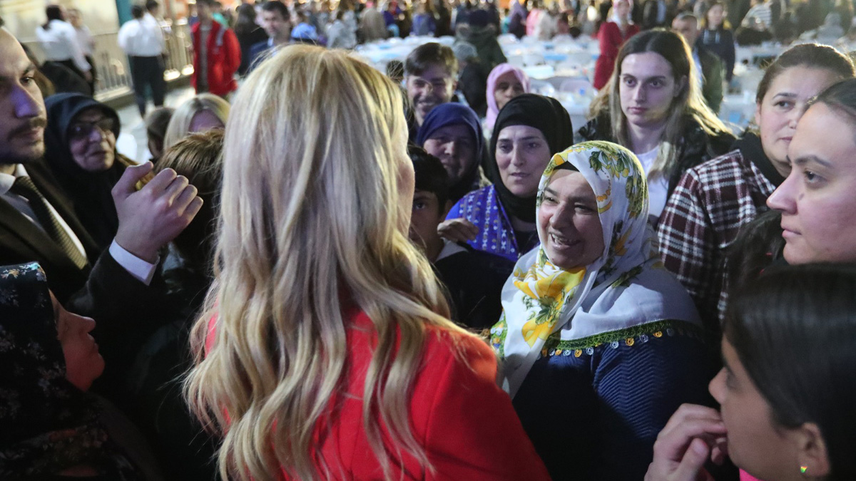 binlerce-merkezefendili-iftar-sofrasini-paylasti-5