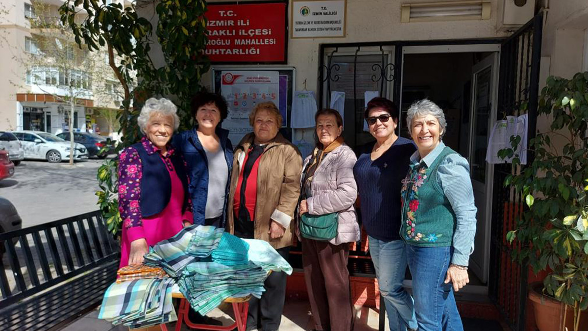 bayraklili-kadinlardan-deprem-bolgesine-destek-suruyor-3