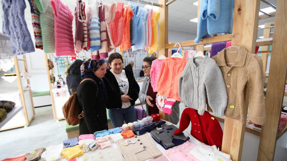 kadinin-emek-dunyasi-stantlari-yenilendi-1