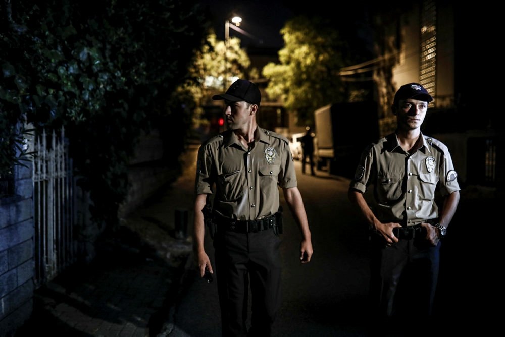 0x0-bekcilerle-devriyede-ilk-kelepce-hirsiza-1503215807224