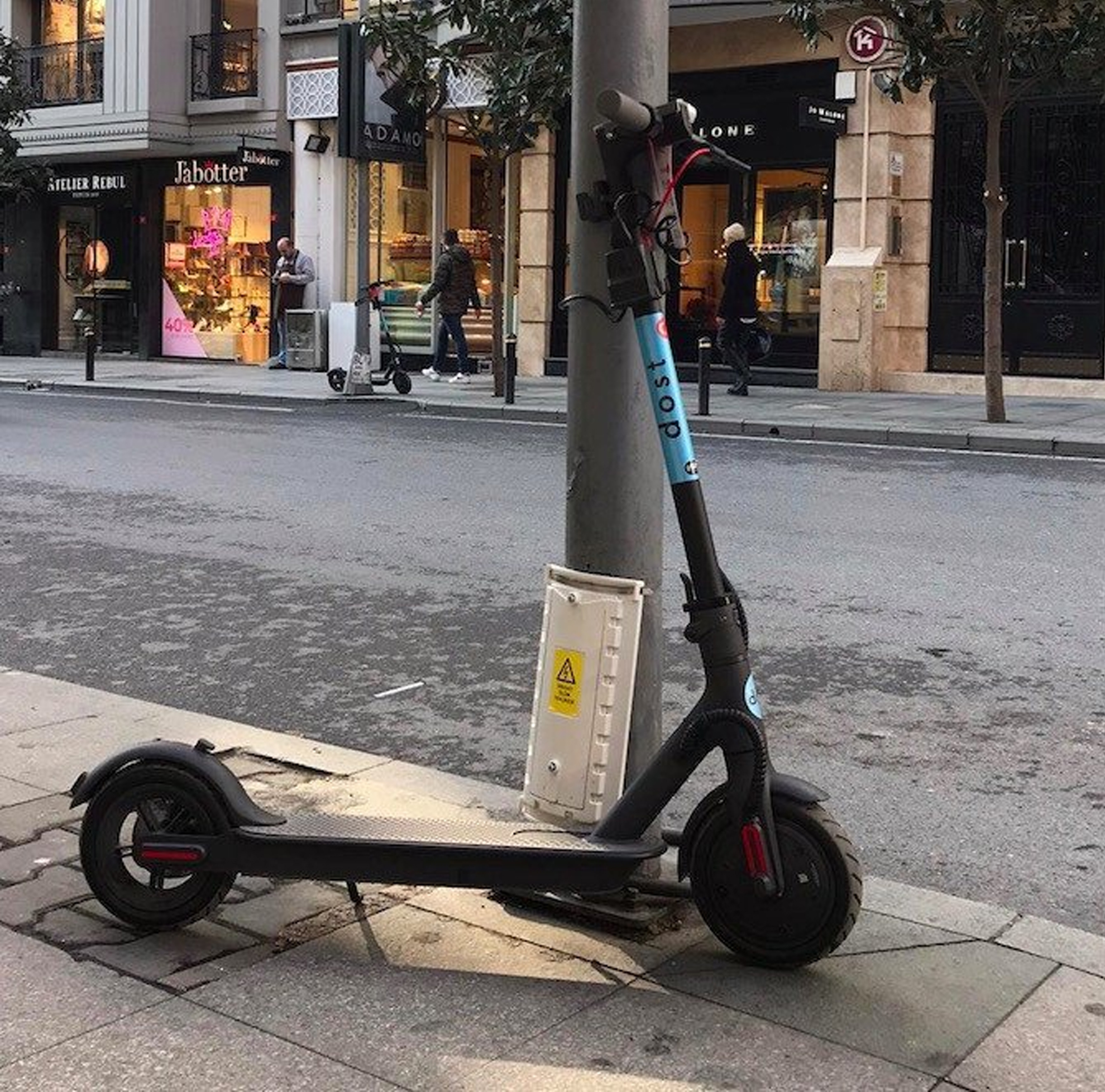 kaldirimda-scooter.jpg
