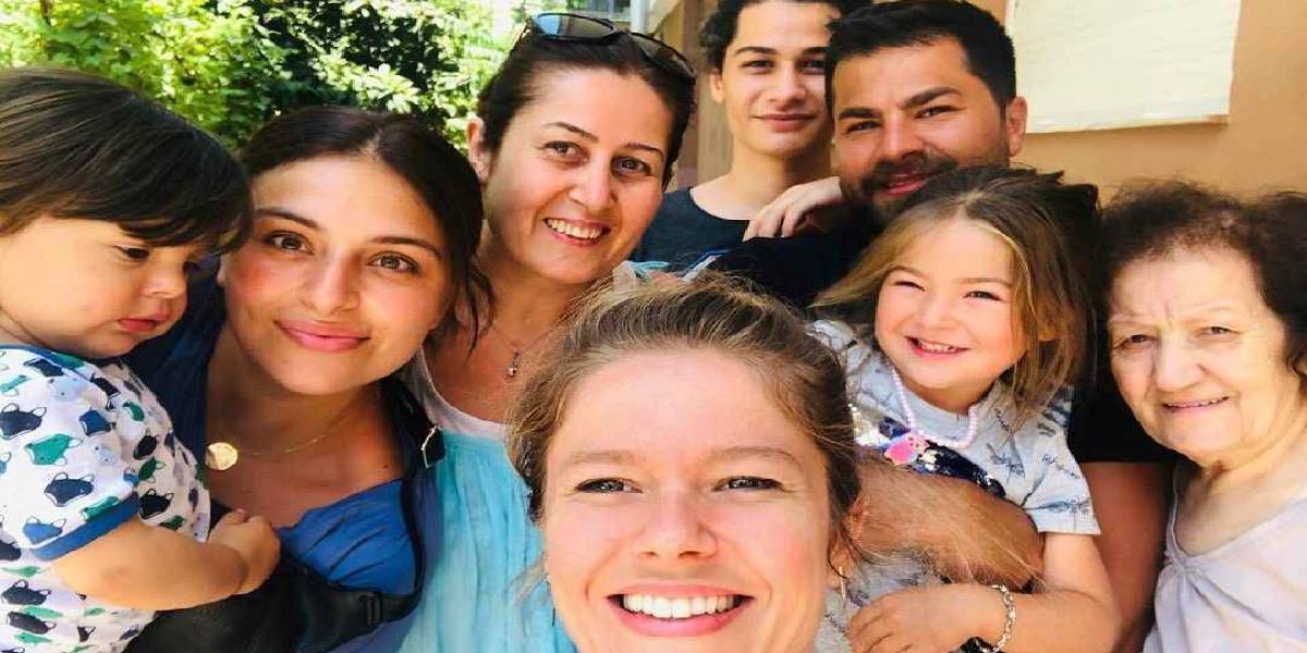 burcu-biricik-aile